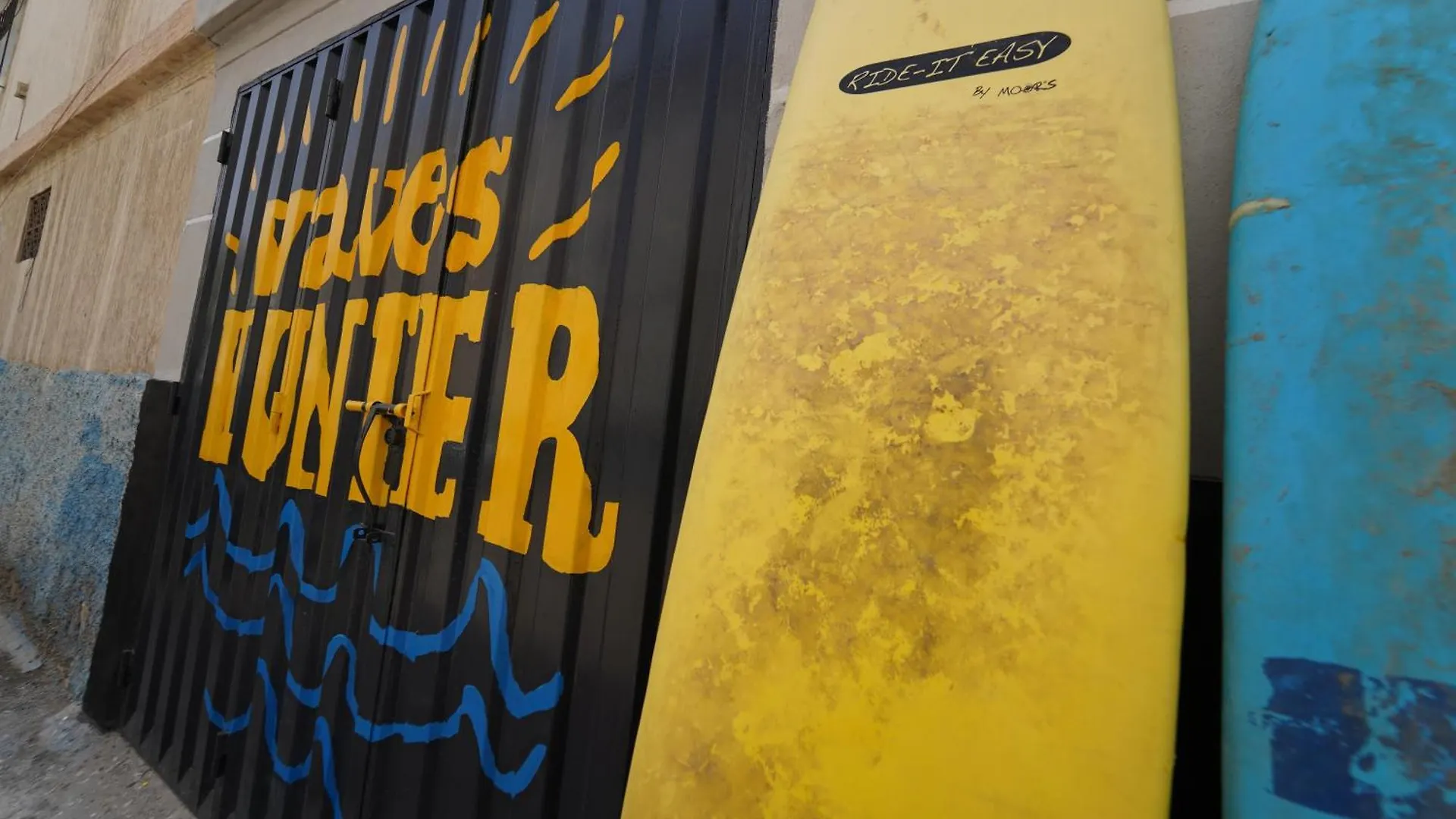 Bed and Breakfast Waves Hunter Surf House Агадир