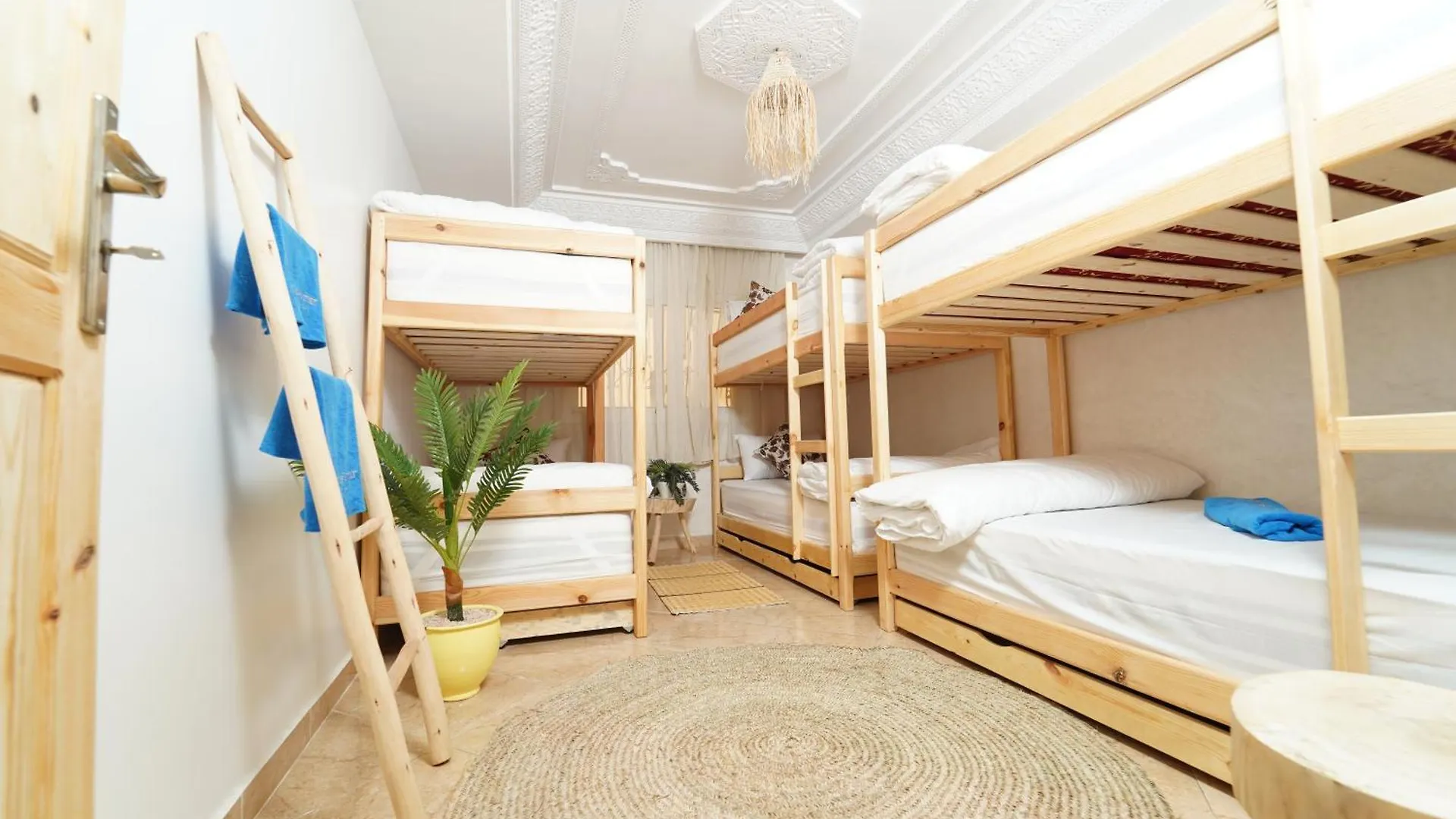 Bed and Breakfast Waves Hunter Surf House Агадир